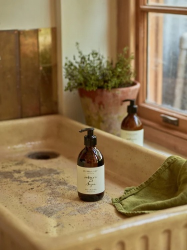 Oakmoss and Thyme Hand and Body Wash by Plum & Ashby